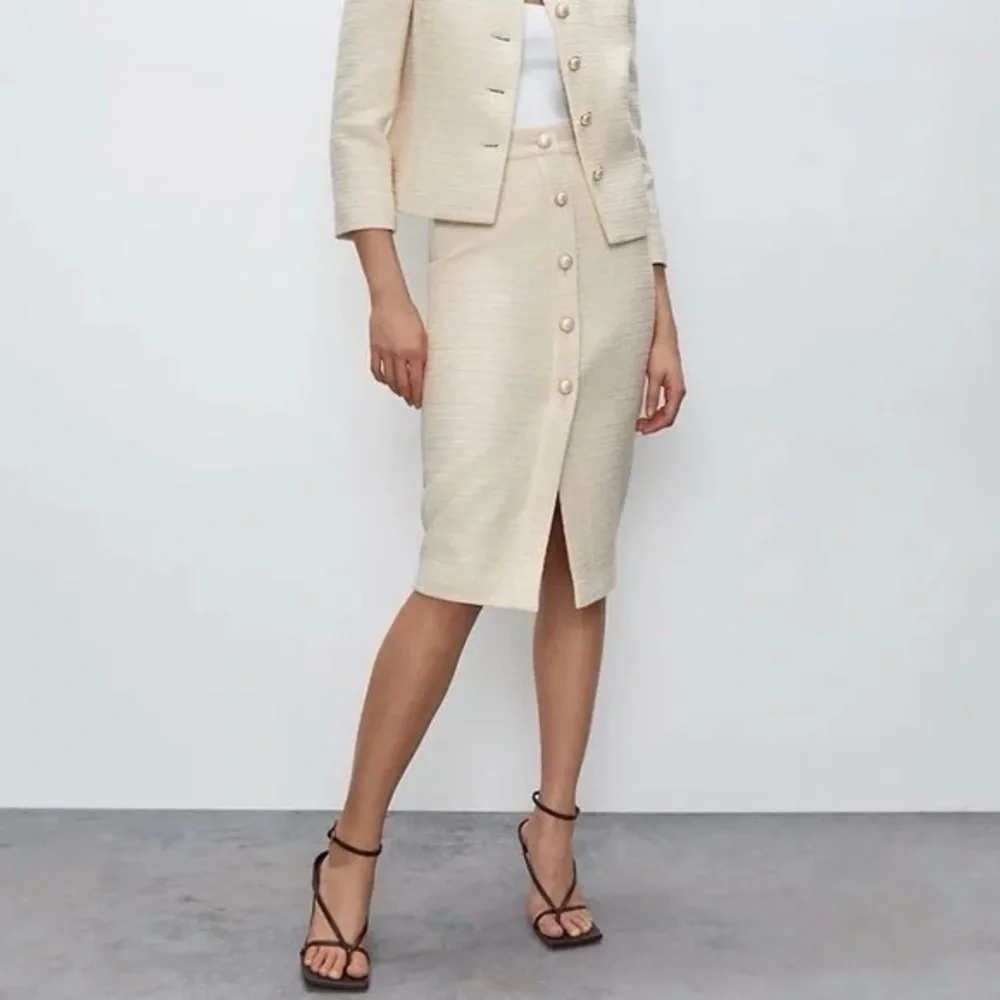 NWT Aritzia Babaton Giselle IvoryTweed pearl skirt size 2 - Picture 1 of 9